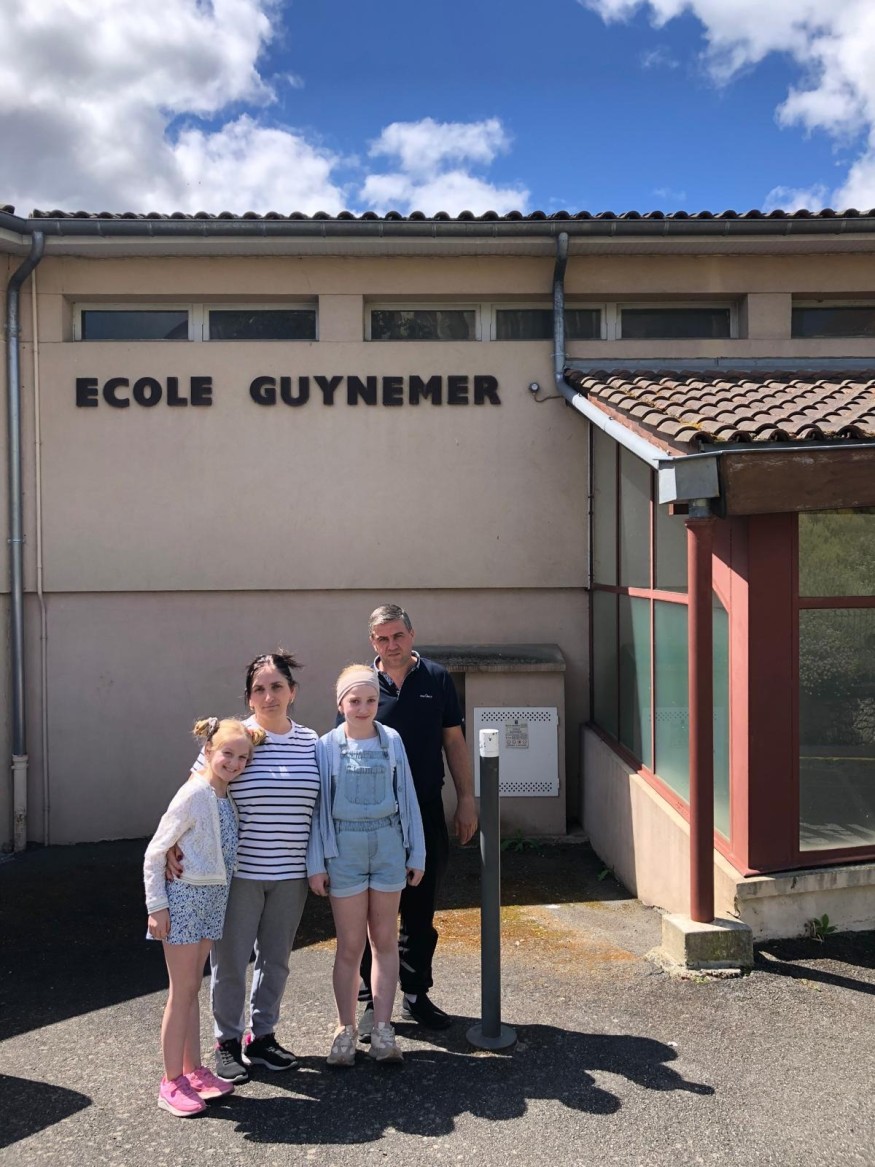 Gers : un père de famille russo-arménien ayant fui la guerre menacé d'expulsion : les parents d'élèves de l'école Guynemer d'Auch où sont scolarisés ces deux filles dénoncent une mesure "d'éloignement inhumaine"