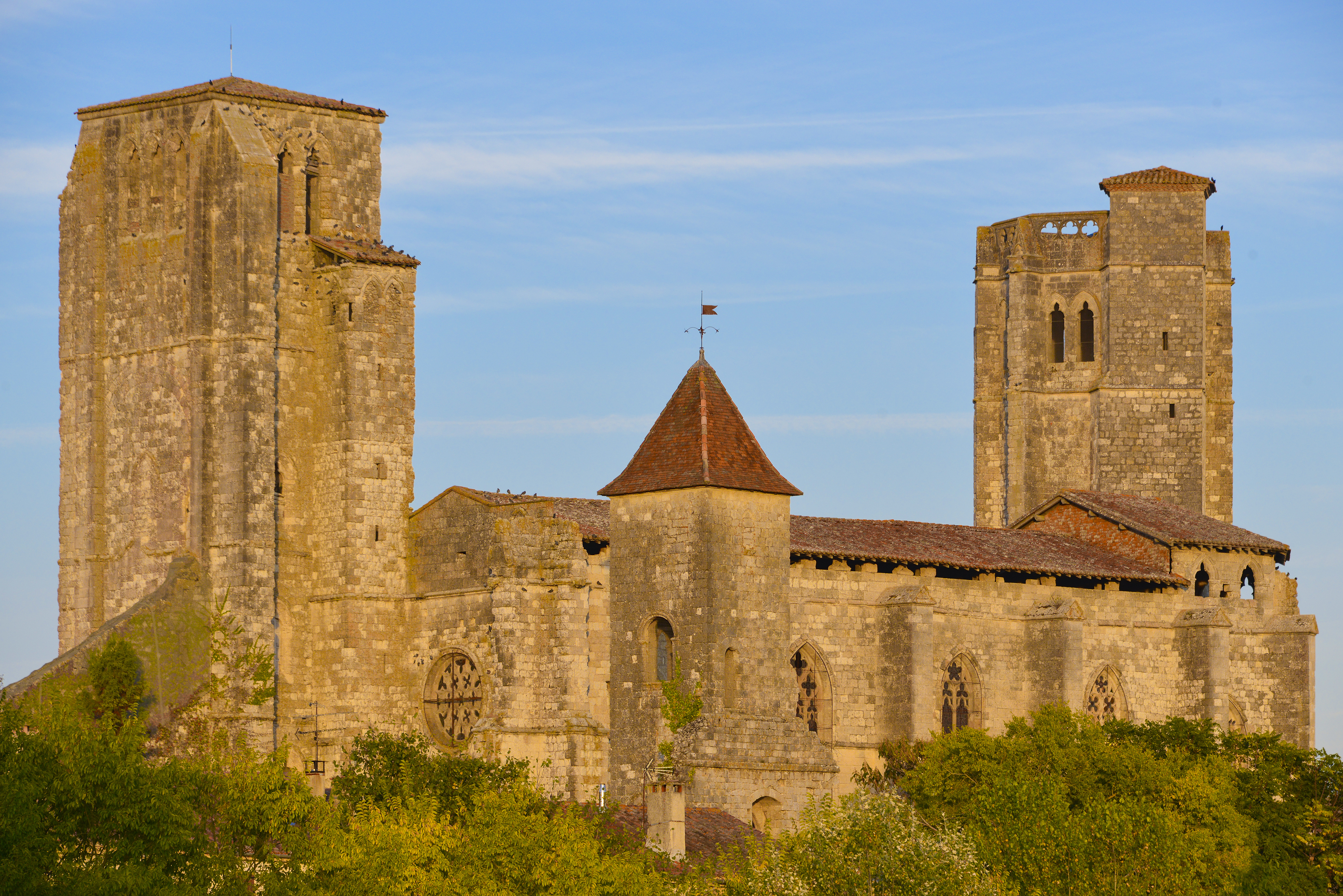 eglisecollegialedelaromieu[2305843009214005920].jpg (12.34 MB)