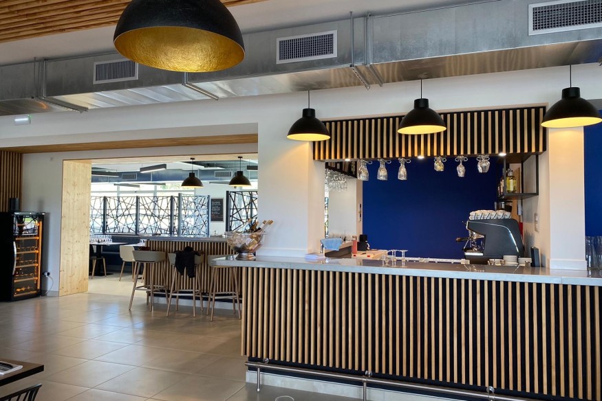 "Plus clair, plus moderne", le restaurant de l'aéroport d'Auch rouvre vers de nouveaux cieux