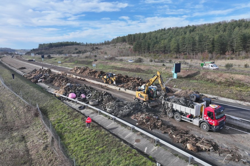 Gers : les opérations de nettoyage se poursuivent sur la RD 1124 entre Auch à Toulouse, une réouverture partielle espérée en fin d'après-midi